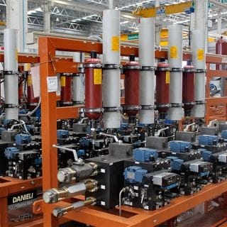 Hydraulic valve stands and manifolds